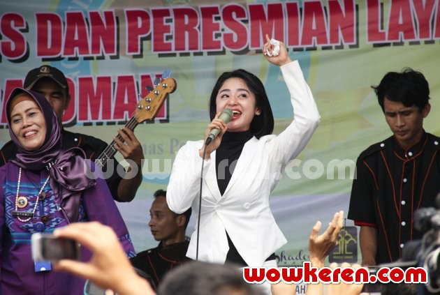 Gambar Foto Dewi Persik Saat Tampil di Rutan Cipinang, Jakarta