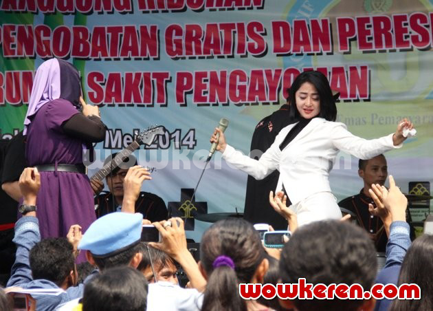 Gambar Foto Dewi Persik Saat Tampil di Rutan Cipinang, Jakarta