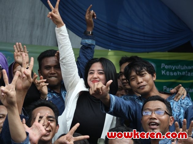 Gambar Foto Dewi Persik Saat Tampil di Rutan Cipinang, Jakarta