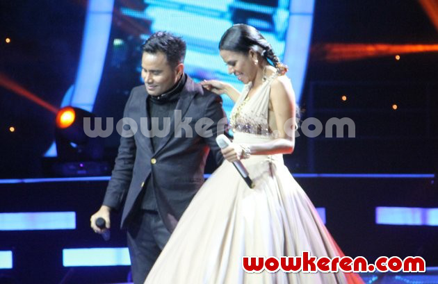 Gambar Foto Duet Judika dan Nowela di Grand Final Indonesian Idol 2014