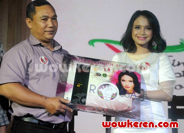 Gambar Foto Rossa Saat Launching Album 'Love, Life, & Music'