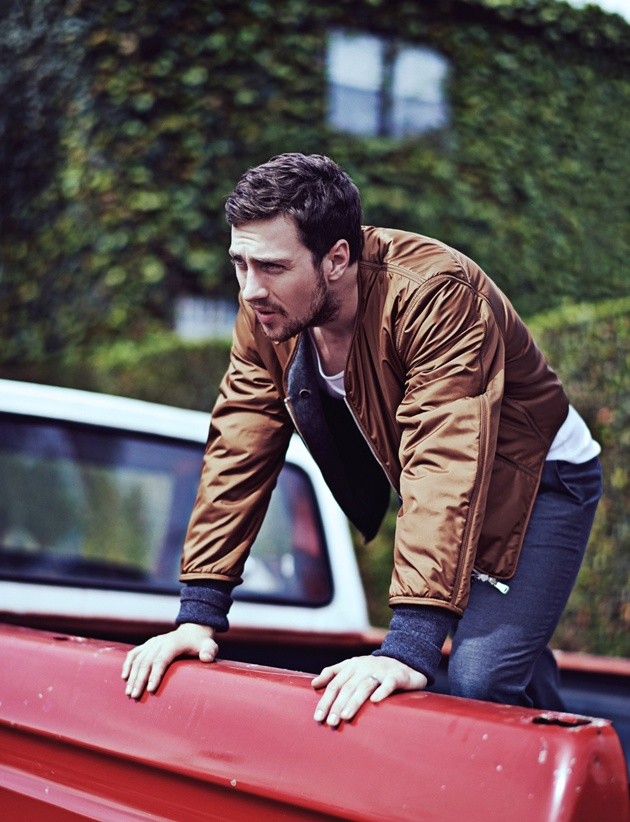 Gambar Foto Aaron Johnson di Majalah Wonderland Edisi Musim Panas 2014