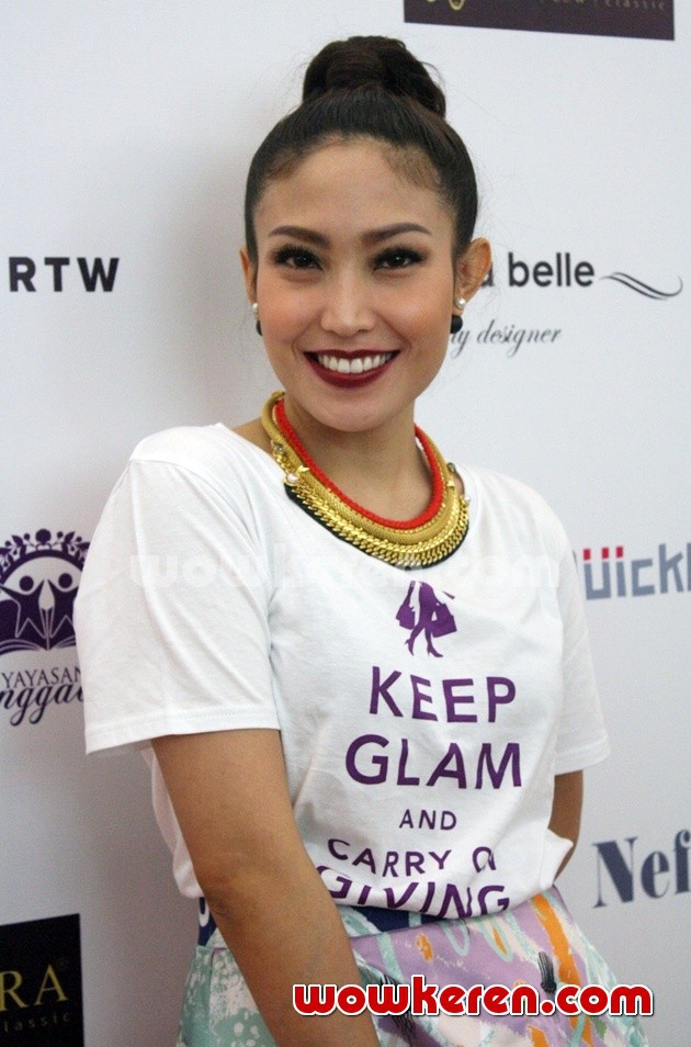Gambar Foto Ayu Dewi Jadi Host Acara Bazar Amal Diselenggarakan Yayasan Tunggadewi