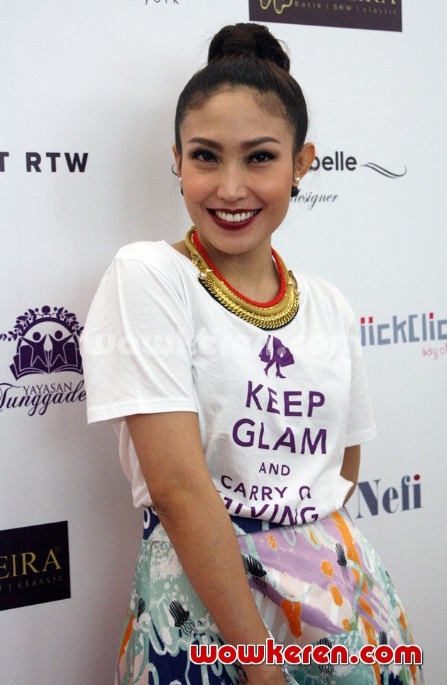 Gambar Foto Ayu Dewi Jadi Host Acara Bazar Amal Diselenggarakan Yayasan Tunggadewi