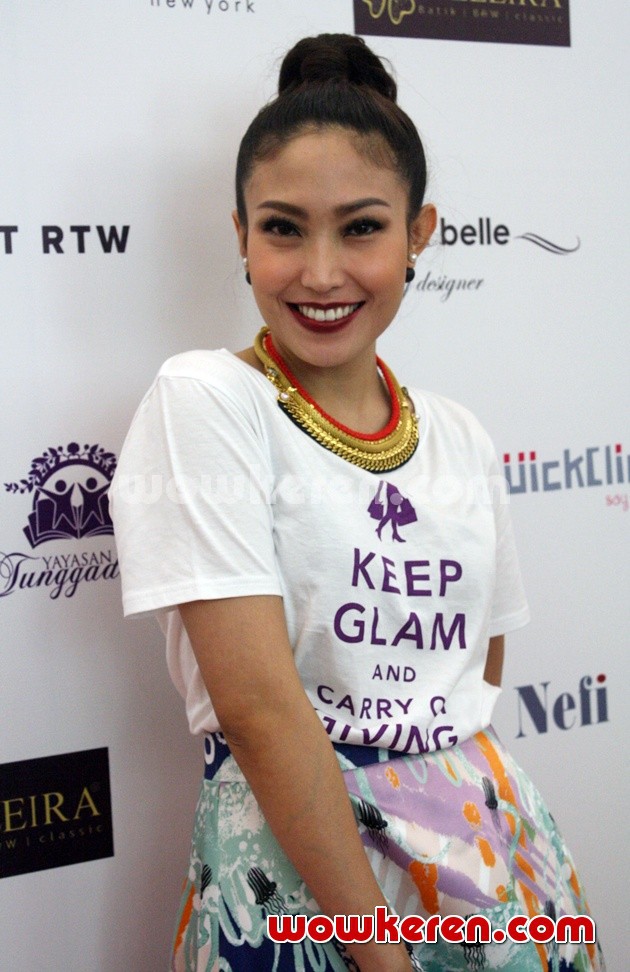 Gambar Foto Ayu Dewi Jadi Host Acara Bazar Amal Diselenggarakan Yayasan Tunggadewi