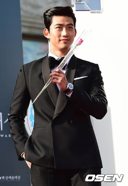 Gambar Foto Taecyeon 2PM di Red Carpet Baeksang Art Awards 2014