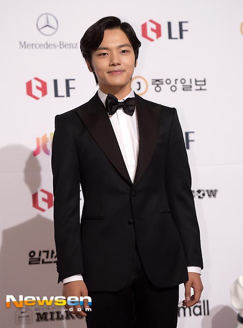 Gambar Foto Yeo Jin Goo di Red Carpet Baeksang Art Awards 2014