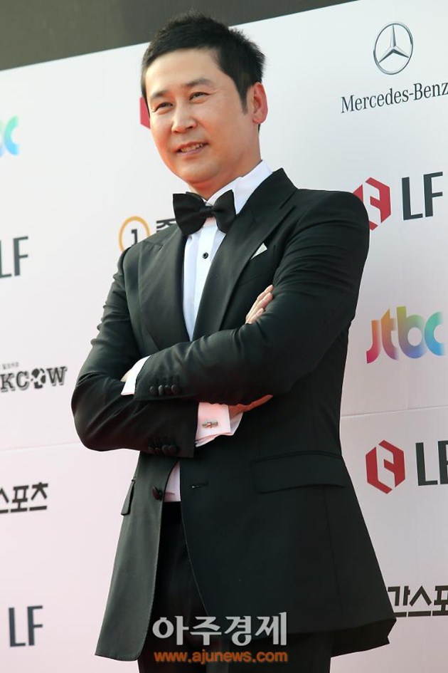 Gambar Foto Shin Dong Yup di Red Carpet Baeksang Art Awards 2014