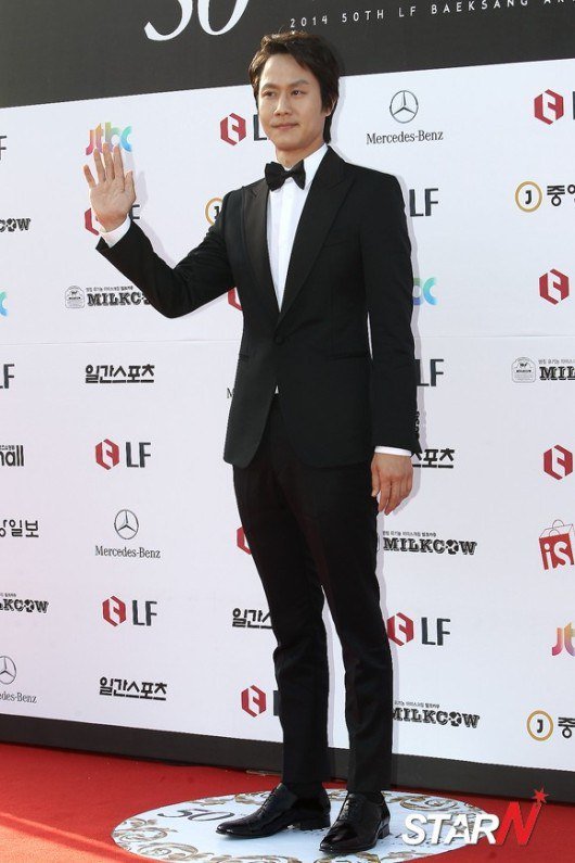 Gambar Foto Jung Woo di Red Carpet Baeksang Art Awards 2014