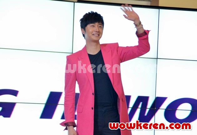 Gambar Foto Jung Il Woo Menyapa Fans Indonesia