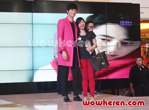 Gambar Foto Jung Il Woo Pertama Kali ke Indonesia