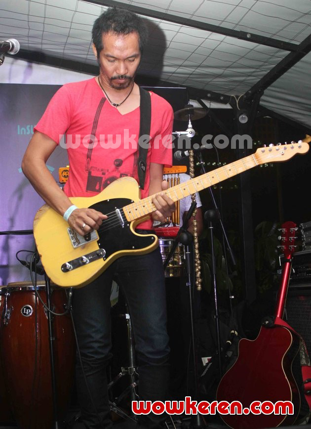 Gambar Foto Ridho Slank Tampil di Konser Memorial Tribute to Bob Marley