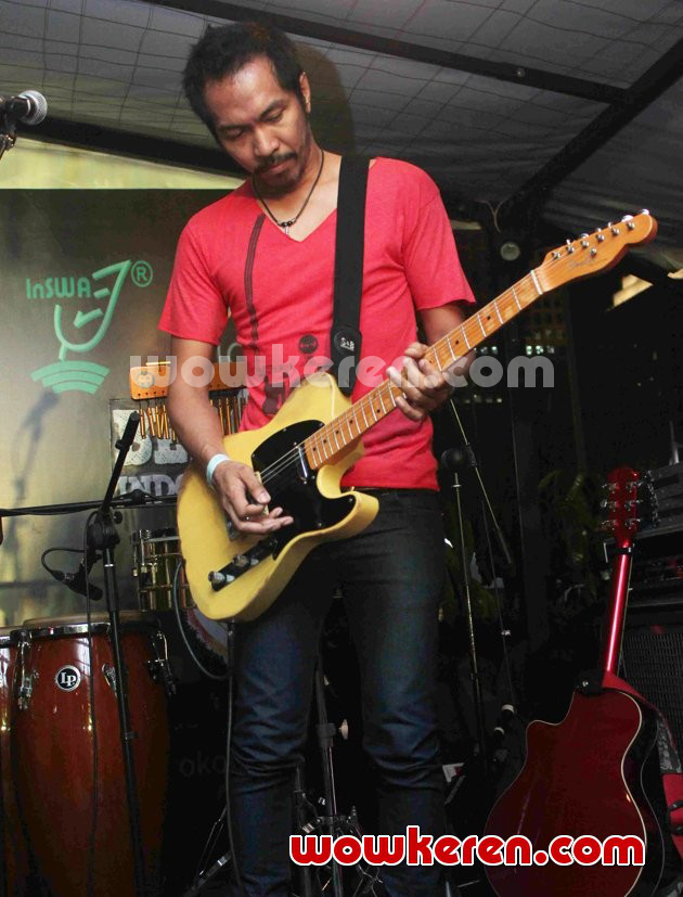 Gambar Foto Ridho Slank Tampil di Konser Memorial Tribute to Bob Marley