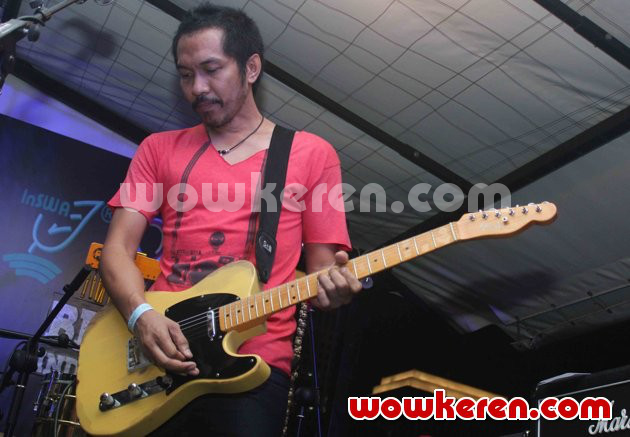 Gambar Foto Ridho Slank Tampil di Konser Memorial Tribute to Bob Marley
