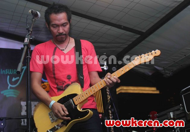 Gambar Foto Ridho Slank Tampil di Konser Memorial Tribute to Bob Marley