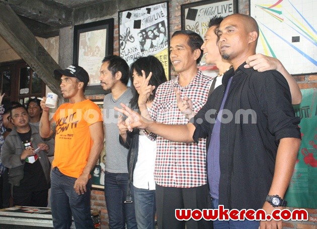 Gambar Foto Kedatangan Jokowi ke Gang Potlot