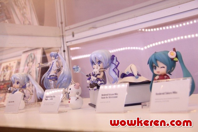 Gambar Foto Merchandise Hatsune Miku Dipamerkan