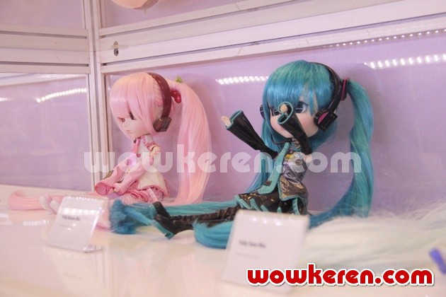 Gambar Foto Merchandise Hatsune Miku Dipamerkan
