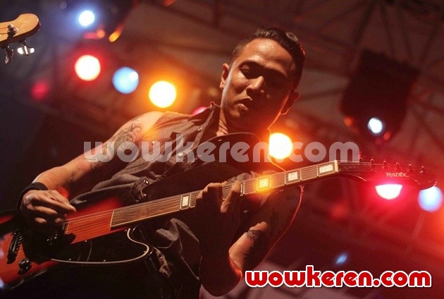 Gambar Foto Superglad Tampil di Event JakCloth Summer Fest 2014