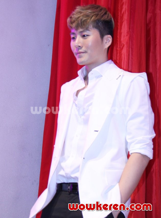 Gambar Foto Eru di Jumpa Pers 'ERU Concert In Jakarta Hide & Seek'