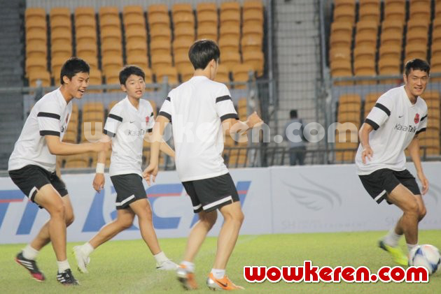 Gambar Foto Latihan Tim Park Ji-Sung and Friends di Jakarta