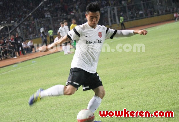 Gambar Foto Penampilan Gary di Laga Amal Asian Dream Cup 2014