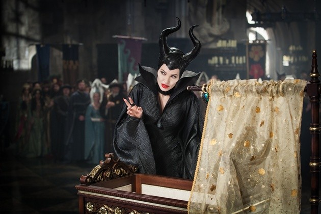 Gambar Foto Maleficent Mengutuk Aurora di Hari Pesta Pembaptisannya