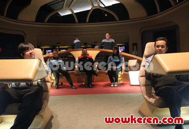 Gambar Foto Suasana Peswat Film 'Star Trek'