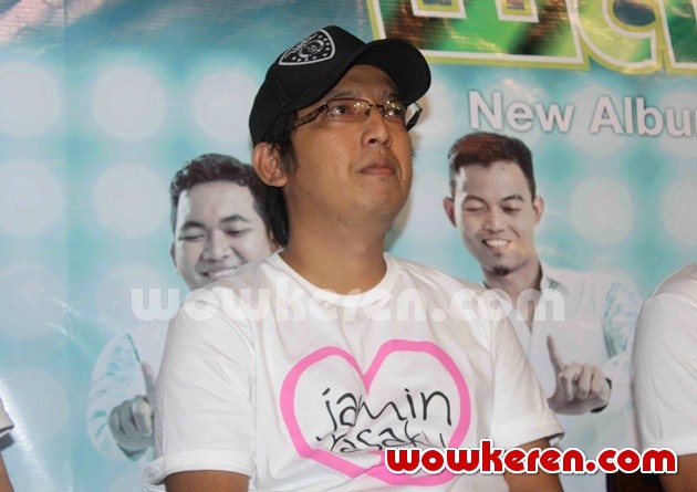 Gambar Foto Apoy Ditengah Jumpa Pers Rilis Album Terbaru Wali