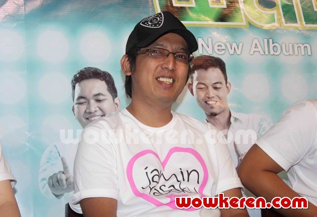 Gambar Foto Apoy Ditengah Jumpa Pers Rilis Album Terbaru Wali