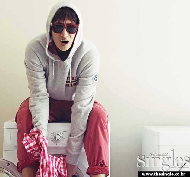 Gambar Foto Lee Sun Gyun di Majalah Singles Edisi Januari 2013