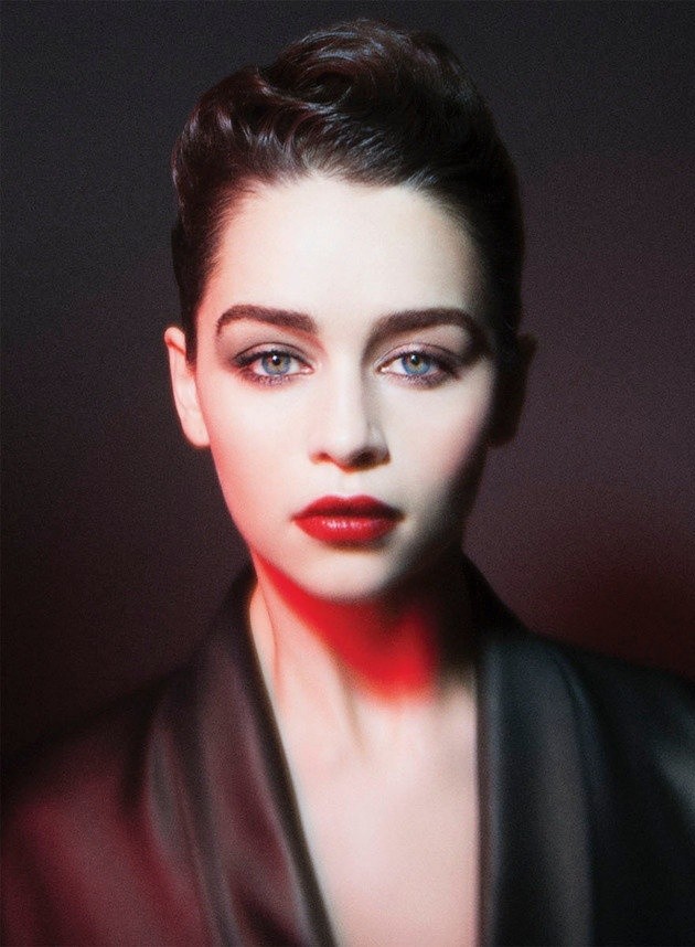 Gambar Foto Emilia Clarke di Majalah Out 2013
