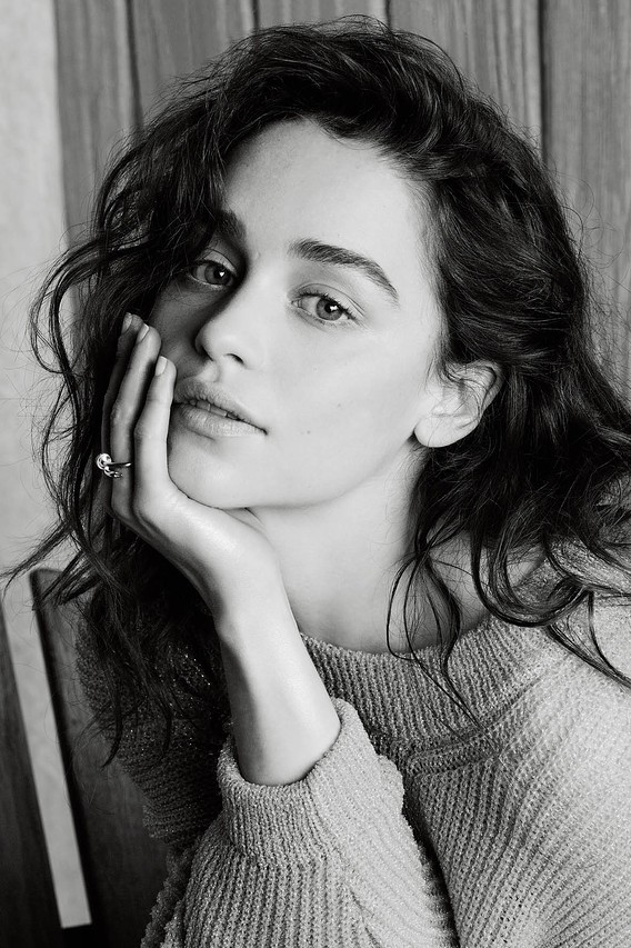 Gambar Foto Emilia Clarke di Majalah WSJ Edisi Maret 2014