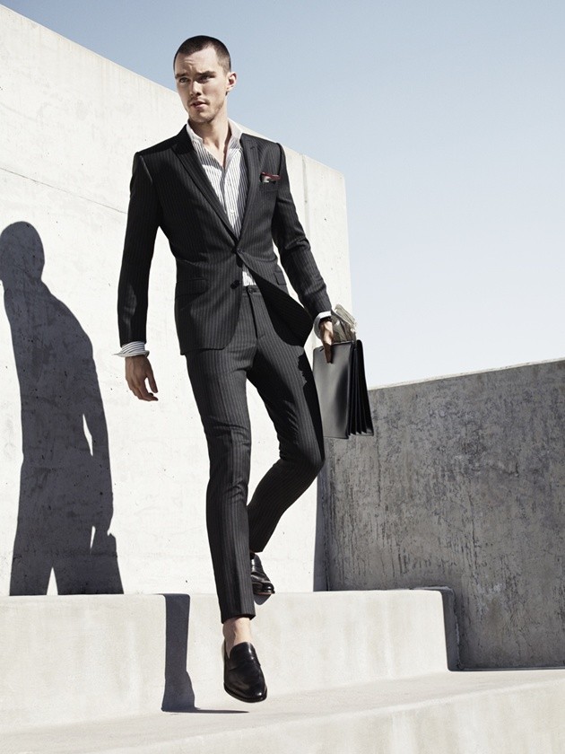 Gambar Foto Nicholas Hoult di Majalah GQ Edisi Maret 2013