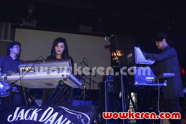 Gambar Foto Santamonica Tampil di Grand Final Jack Daniel's On Stage Indie Band Competition 2014