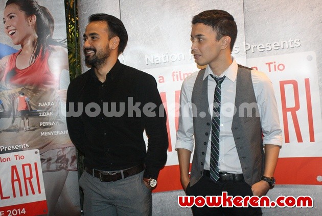 Gambar Foto Dimas Argoebie dan Dimas Aditya Hadiri Gala Premier 'Mari Lari'