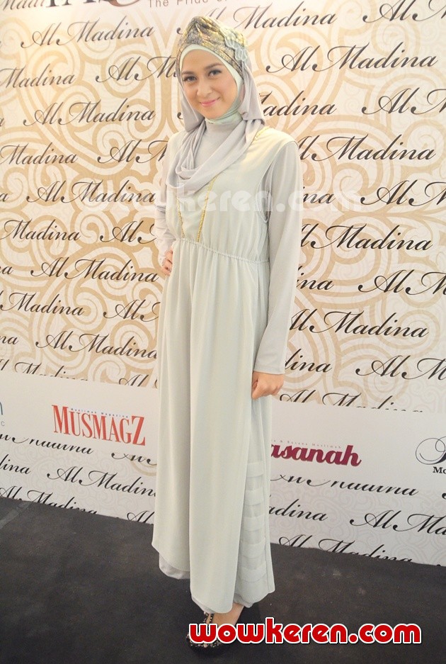 Gambar Foto Nina Zatulini Dalam Acara Launching Butik Al Madina