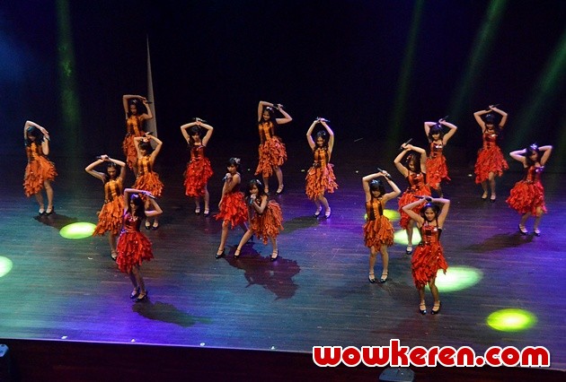 Gambar Foto Penampilan JKT48 di Panggung Showcase