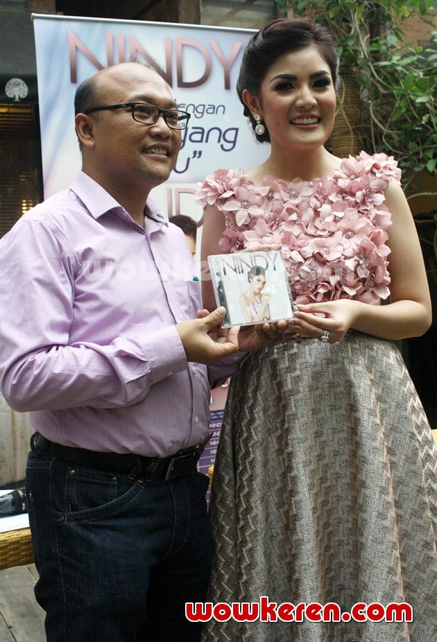 Gambar Foto Nindy Launching Album 'Cinta Yang Baru'