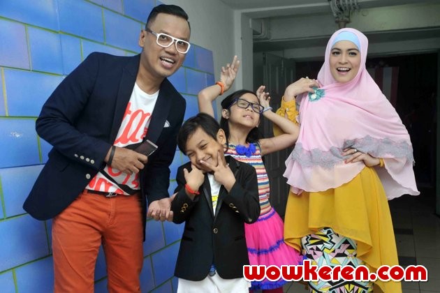 Gambar Foto Keluarga Uya Kuya di Indonesia Kids Choice Awards 2014