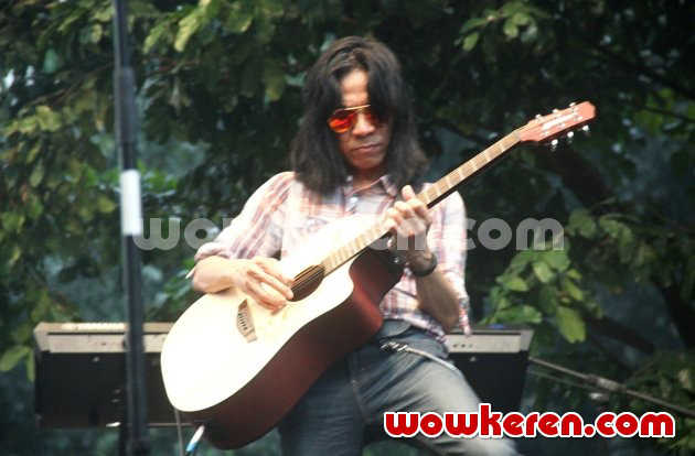 Gambar Foto Abdee Slank Konser Deklarasi Revolusi Harmoni