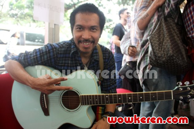 Gambar Foto Ridho Slank di Acara Deklarasi Revolusi Harmoni