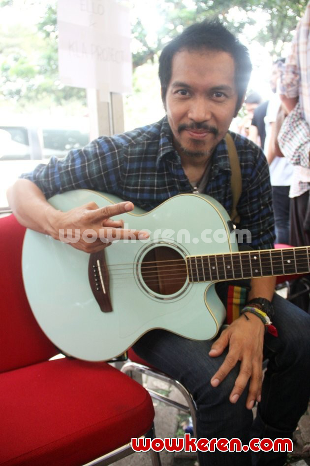 Gambar Foto Ridho Slank di Acara Deklarasi Revolusi Harmoni