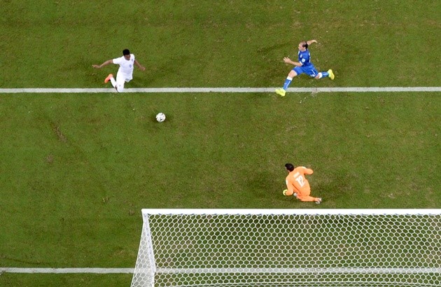 Gambar Foto Daniel Sturridge Membalas Gol Claudio Marchisio