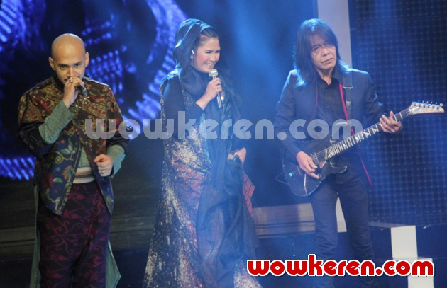 Gambar Foto Kolaborasi Husein, Nicky Astria dan Ian Antono di Anugerah Musik Indonesia 2014