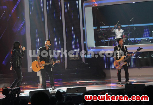 Gambar Foto Kolaborasi Virzha dan Superman Is Dead di Anugerah Musik Indonesia 2014