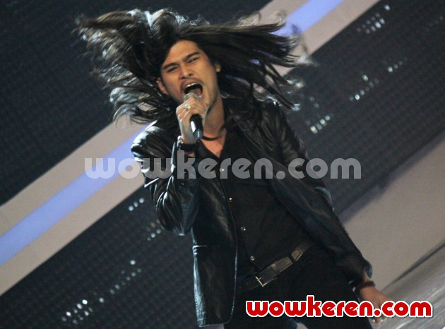 Gambar Foto Virzha Tampil di Panggung Anugerah Musik Indonesia 2014