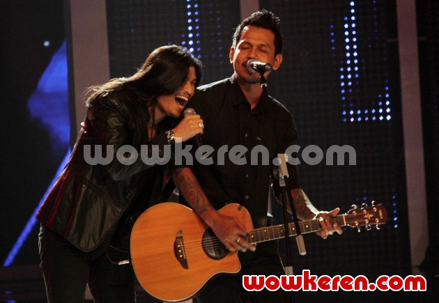 Gambar Foto Penampilan Virzha dan Superman Is Dead di Anugerah Musik Indonesia 2014