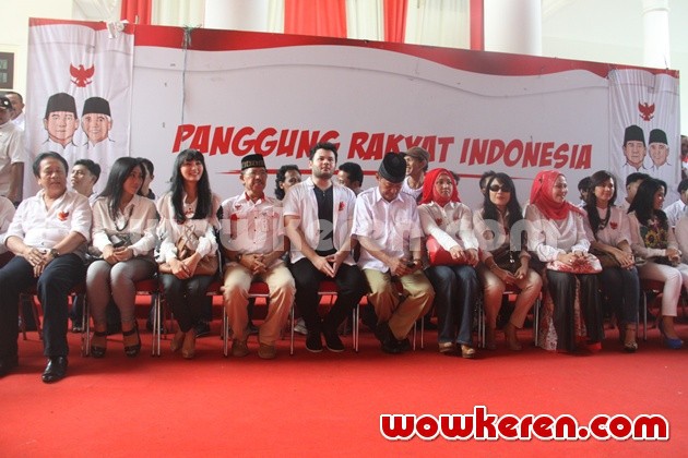 Gambar Foto Deklarasi Penyanyi Dangdut Mendukung Pasangan Capres Prabowo-Hatta