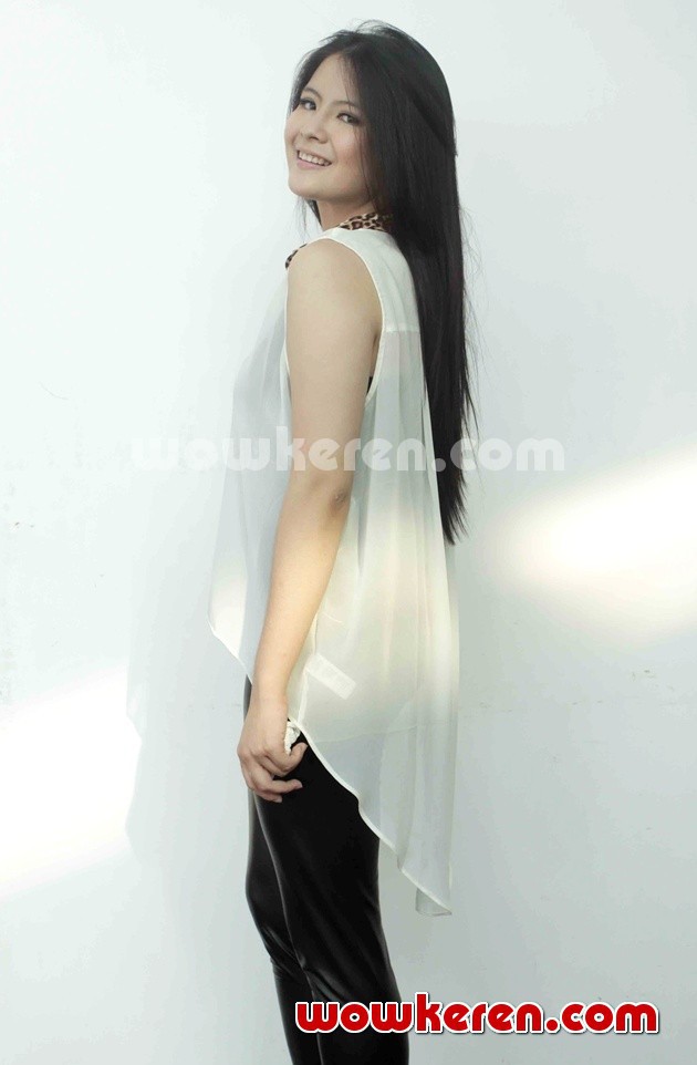Foto Sonya Pandarmawan di Premiere Film 'Marmut Merah 